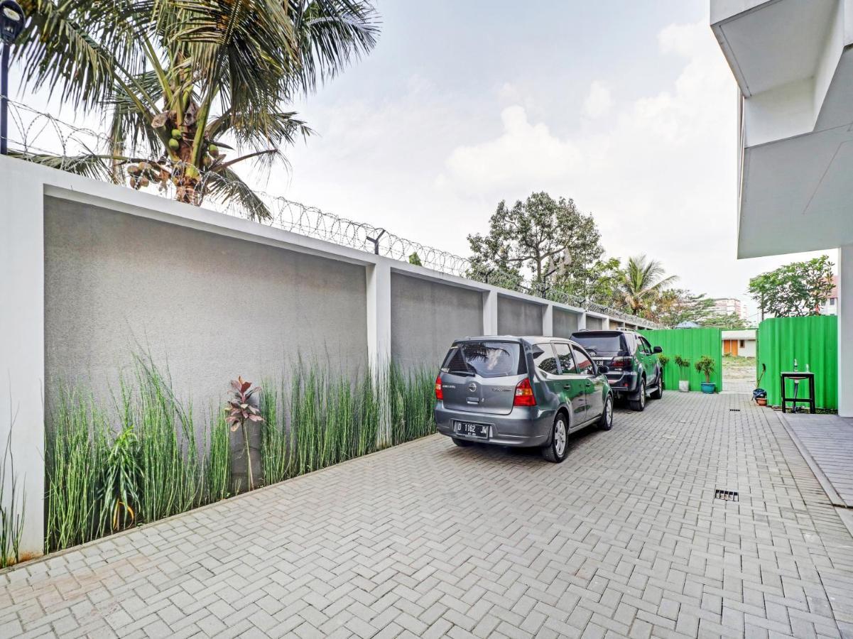 Oyo 90398 Socialite Hotel Bandung